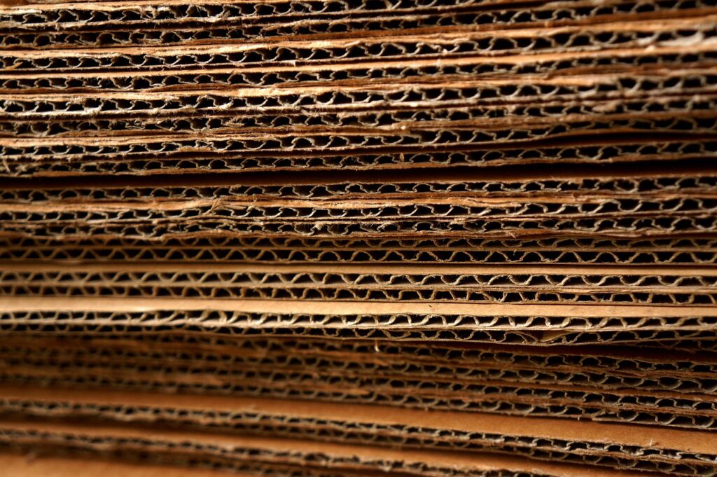 Das Bild zeigt eine moderne Recyclinghalle mit Stahl und Textilien, passend zum Sustainable Impact Award 2025 im Mittelstand – Foto: 6437364 / Pixabay