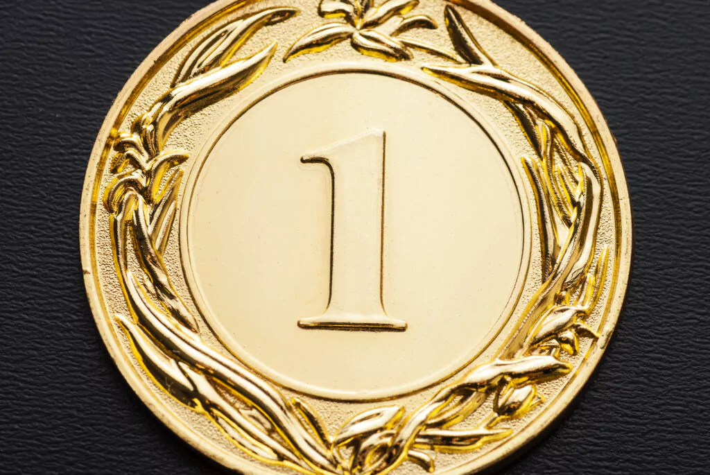Goldene Medaille mit Nummer 1 